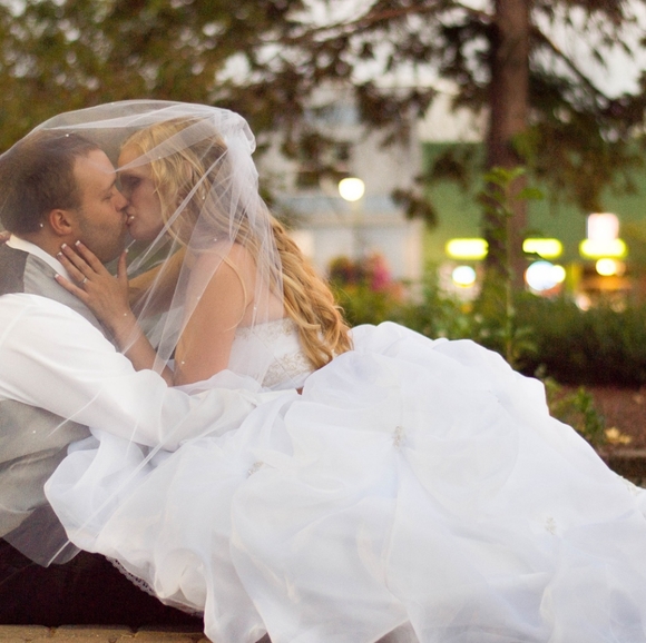 Meet your Posher, Stephanie - Picture 2 of 3